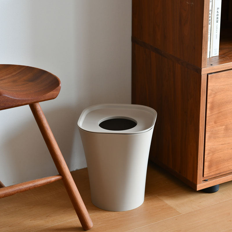 マジス　TRASH トラッシュ　ジャスパーモリソン　ゴミ箱　ベージュ Amazon｜MAGIS（マジス） TRASH（トラッシュ） AC450 サイズ：L