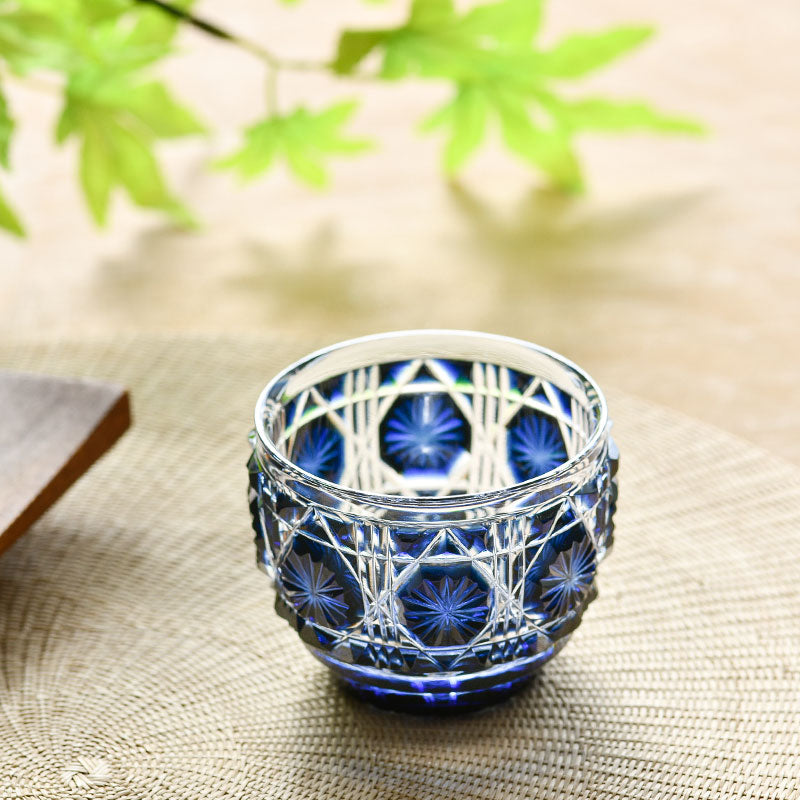 島津薩摩切子 猪口(大) 藍 復元 尚古集成館監修 薩摩ガラス工芸作 刻印有 島津薩摩切子】復元 猪口(大) cut18 – ㈱島津興業 島津薩摩切子