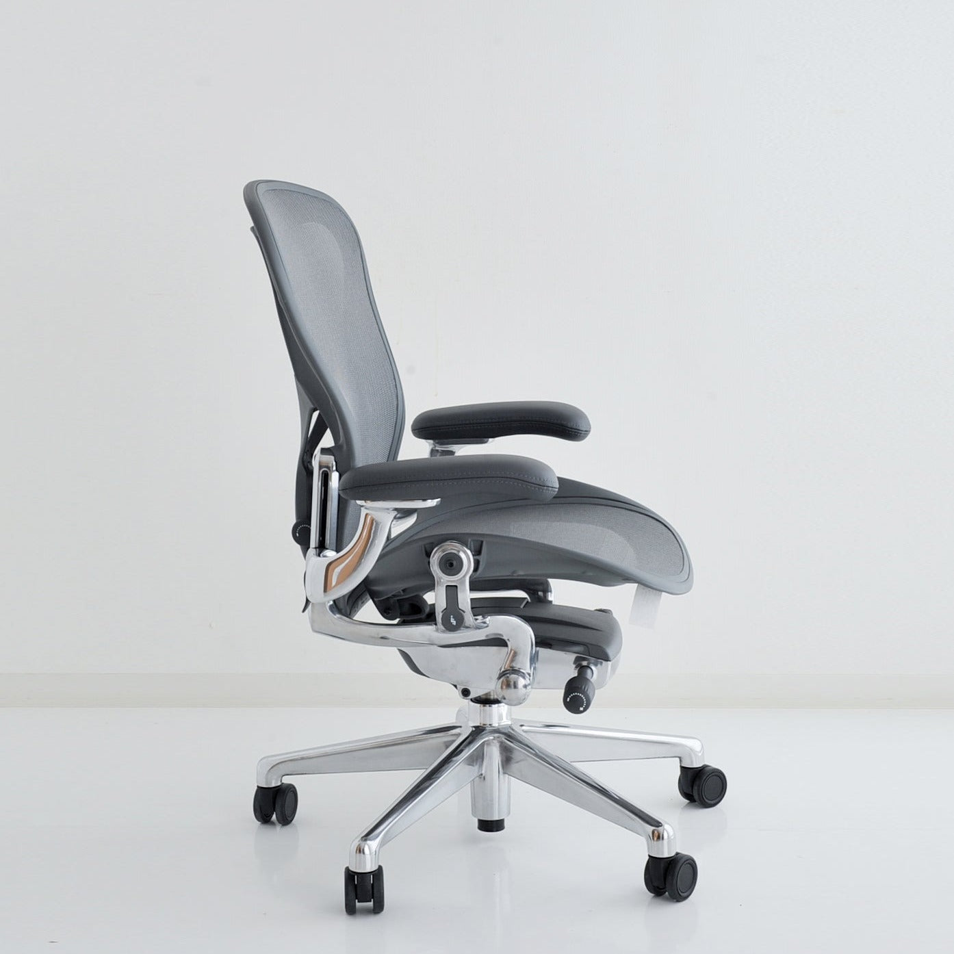 ハーマンミラーのアーロンチェアリマスタード