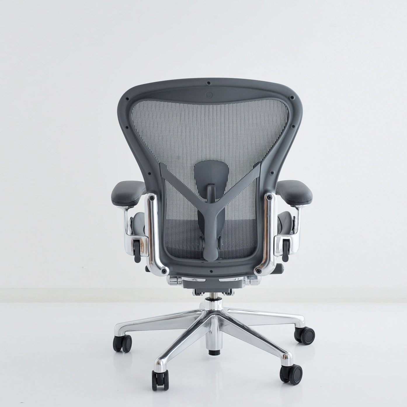 ハーマンミラーのアーロンチェアリマスタード