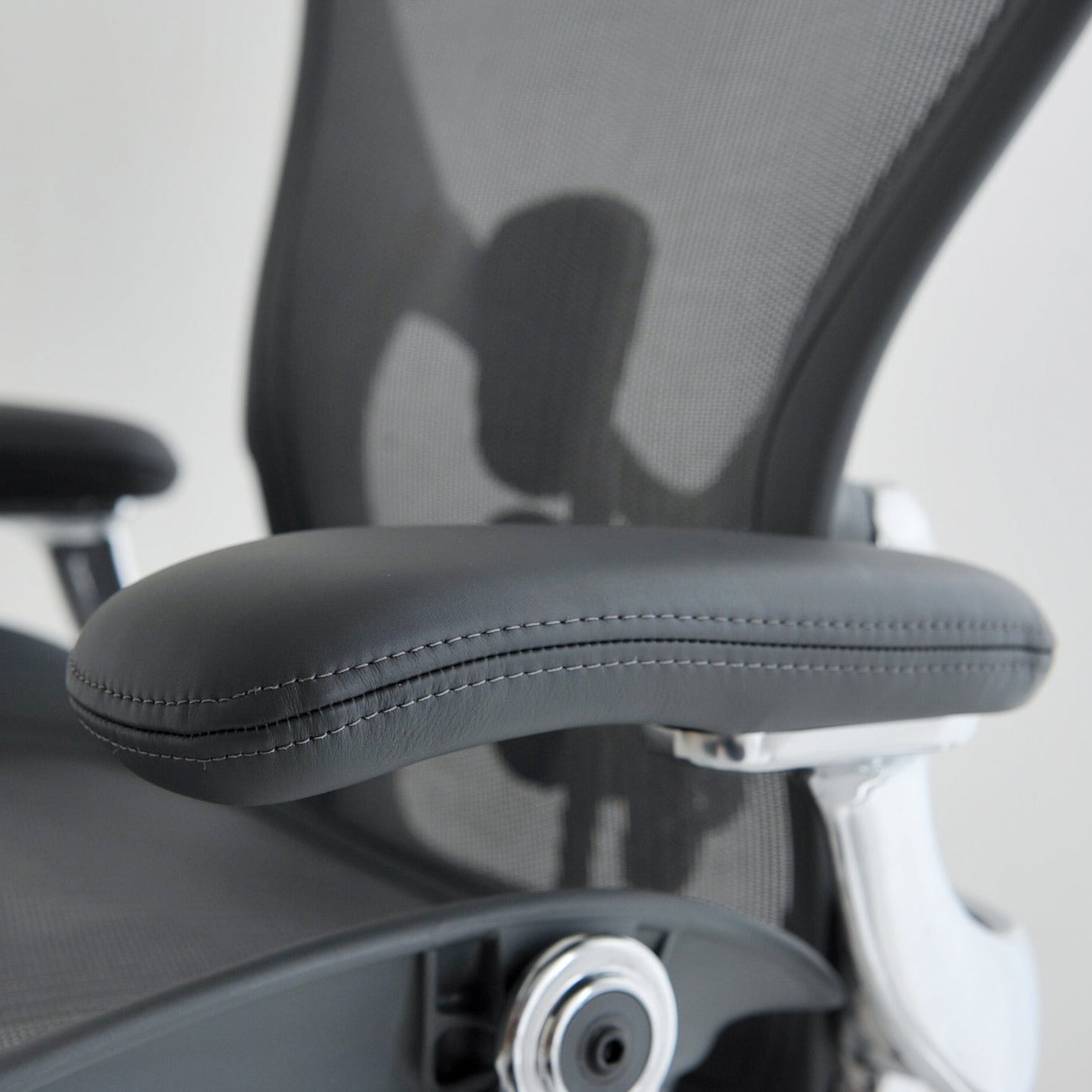 ハーマンミラーのアーロンチェアリマスタード