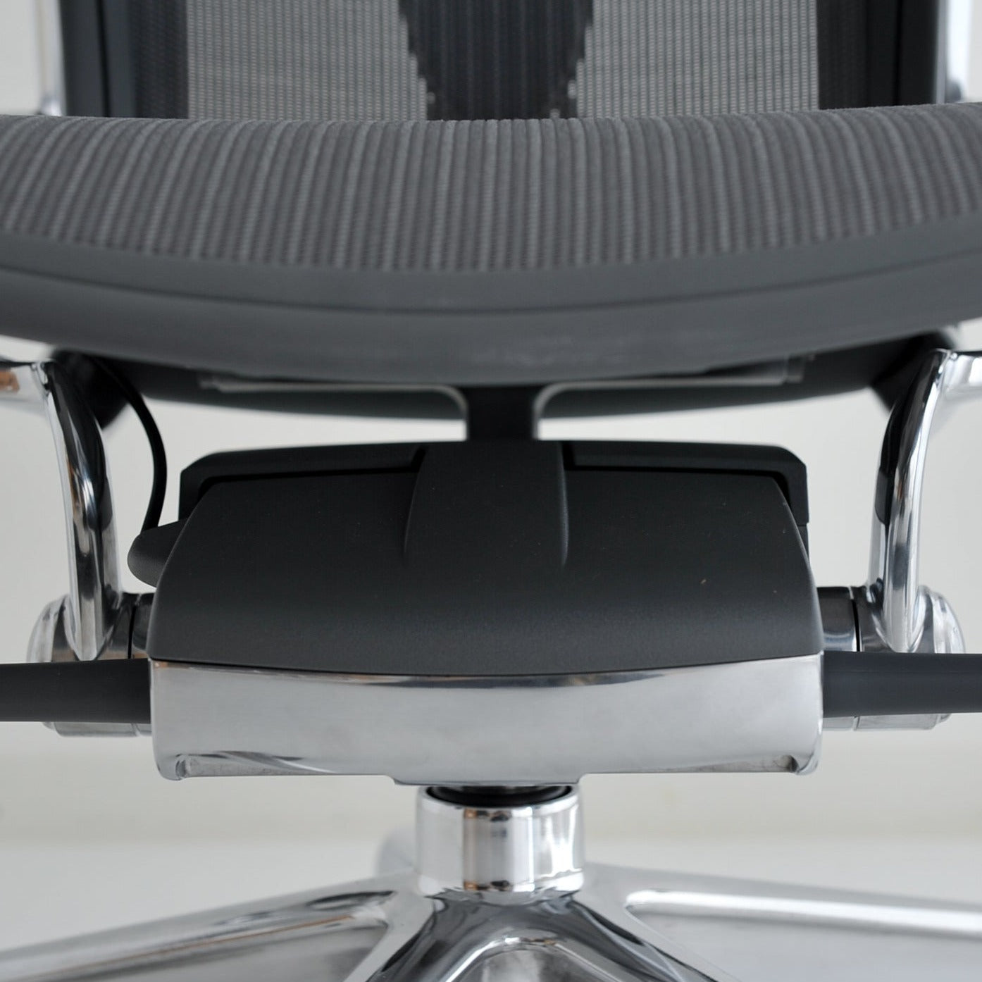 ハーマンミラーのアーロンチェアリマスタード