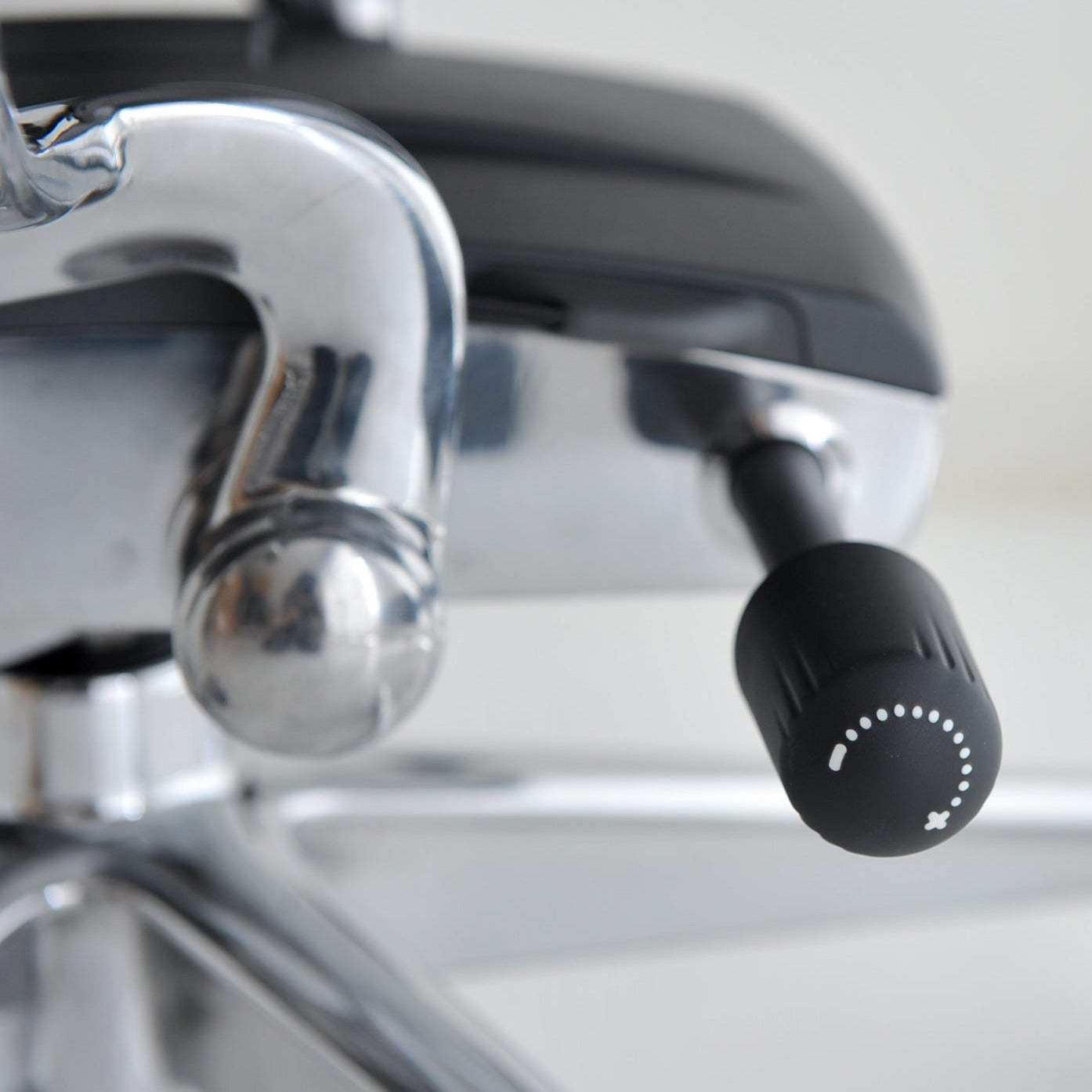 ハーマンミラーのアーロンチェアリマスタード