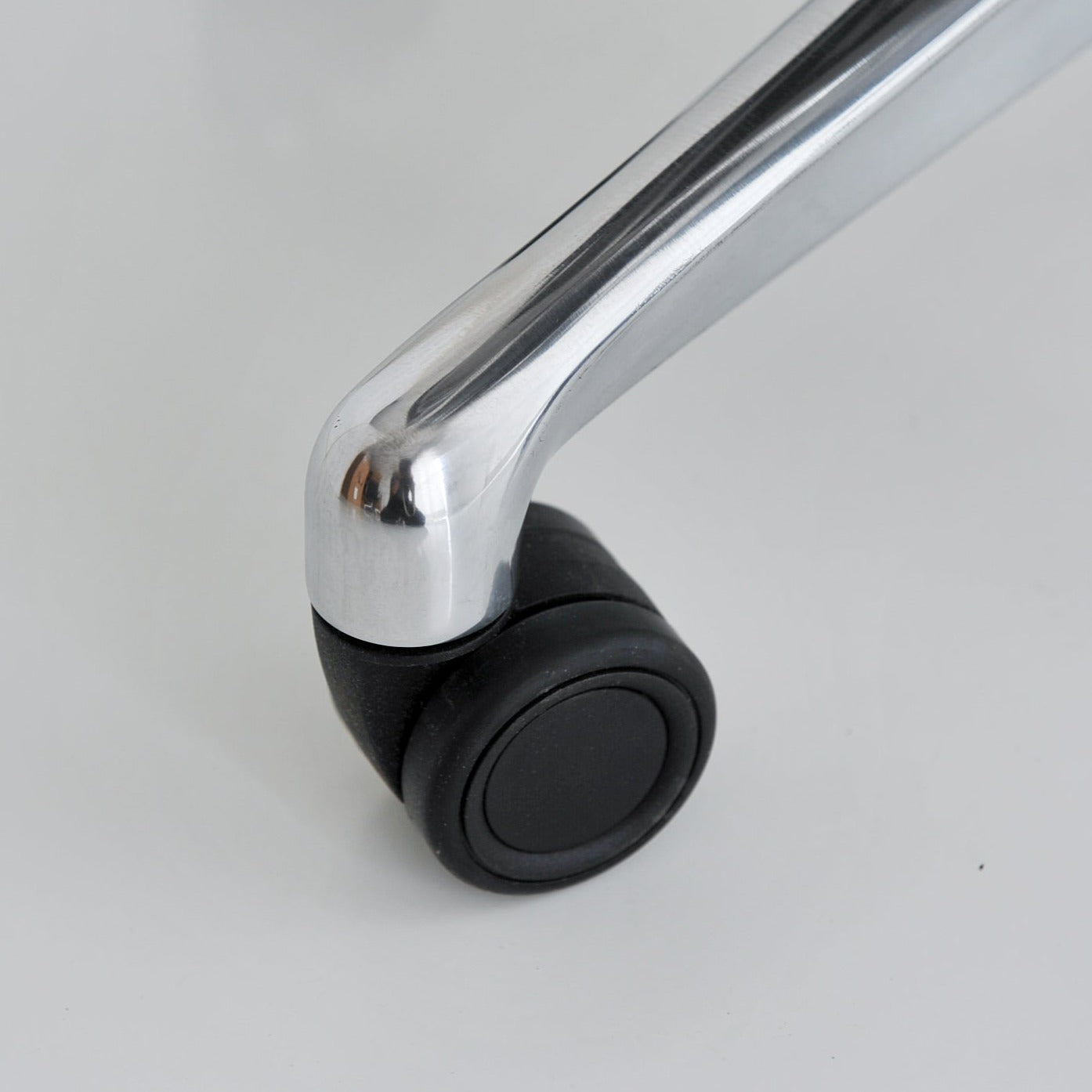 ハーマンミラーのアーロンチェアリマスタード