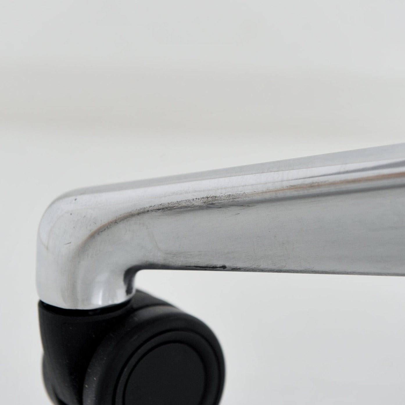 ハーマンミラーのアーロンチェアリマスタード