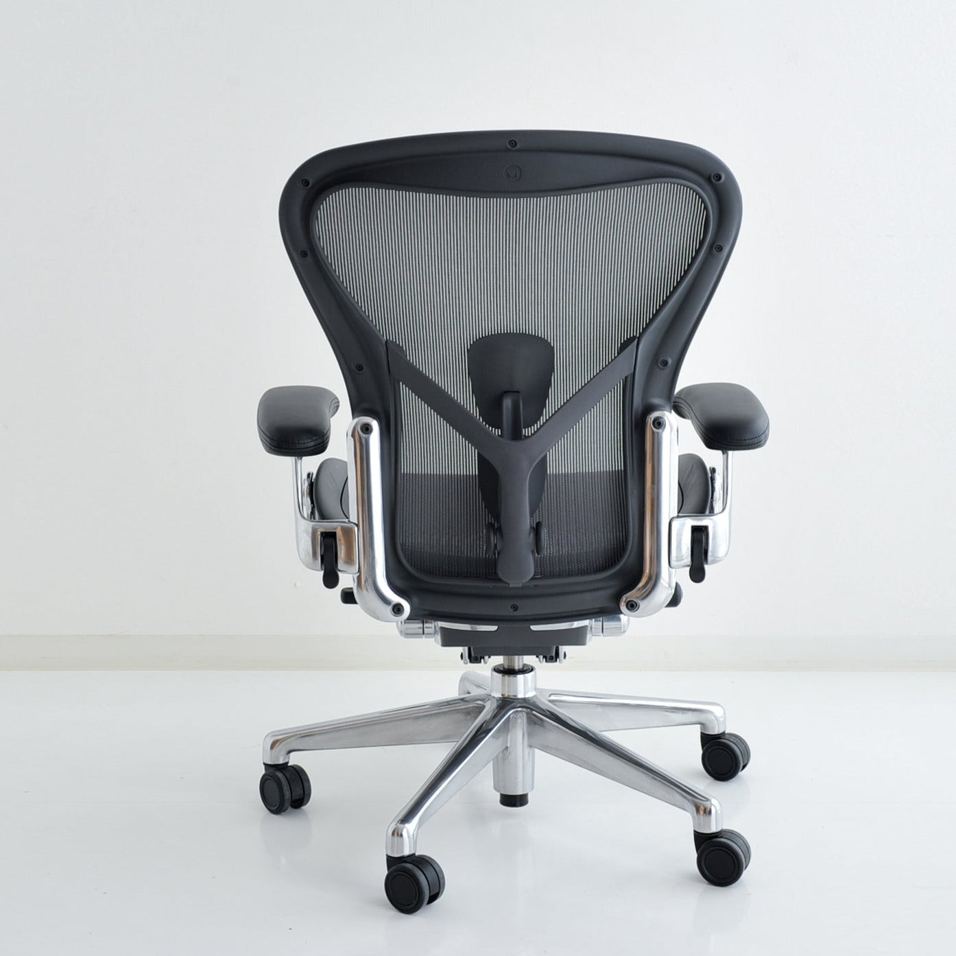 Herman Miller アーロンチェア リマスタード グラファイトカラー